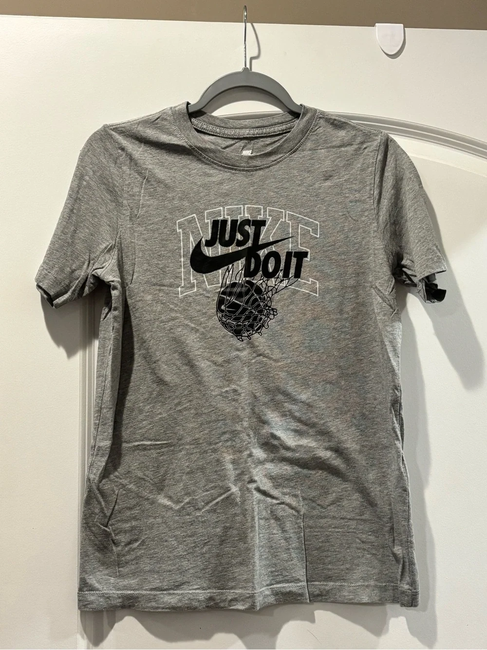 Nike Gray Short‑Sleeve 'Just Do It' Basketball Graphic Tee